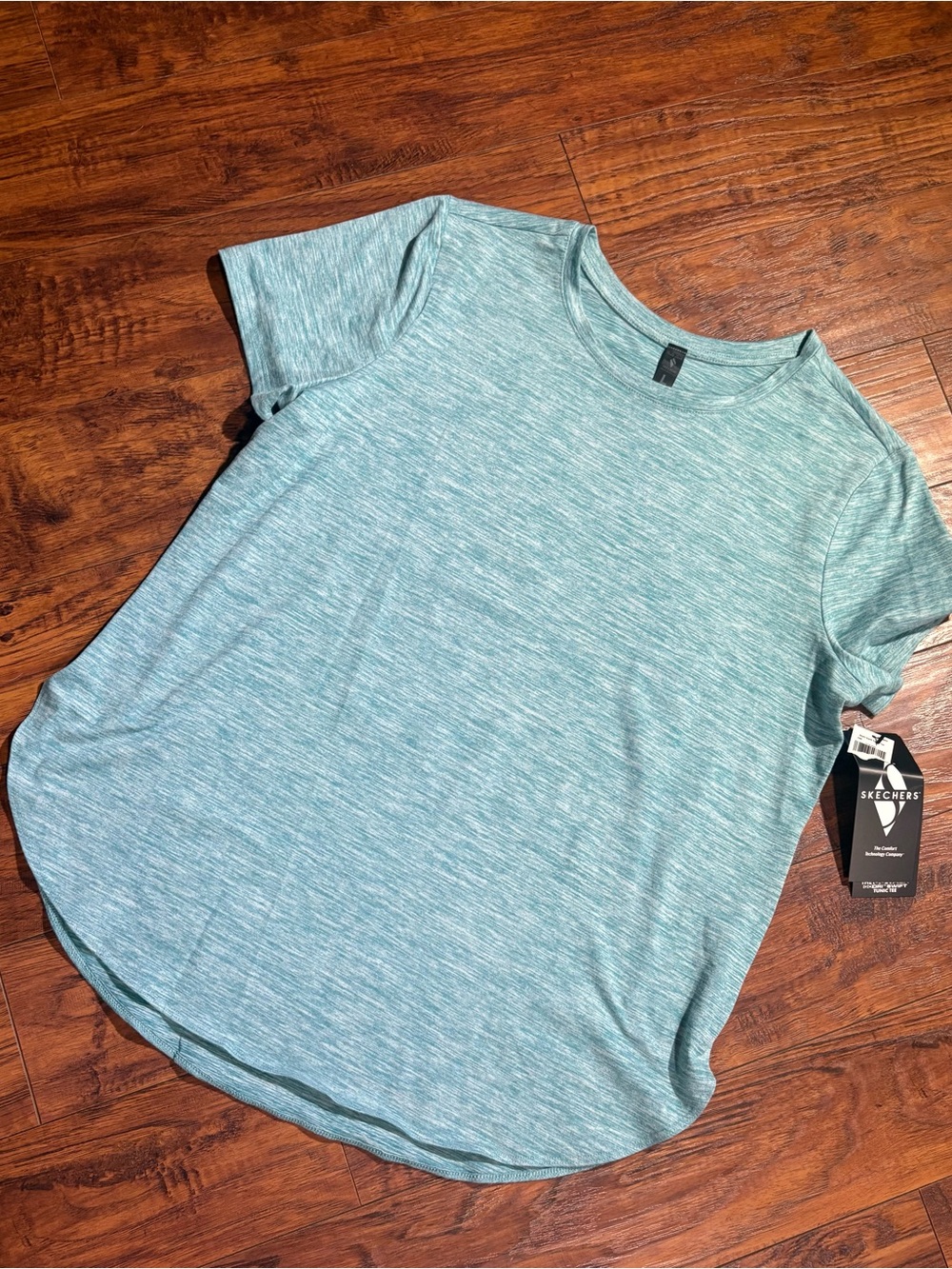 NWT Skechers women’s size L work out top